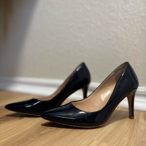 Chic Navy blue Neiman Marcus Heels
